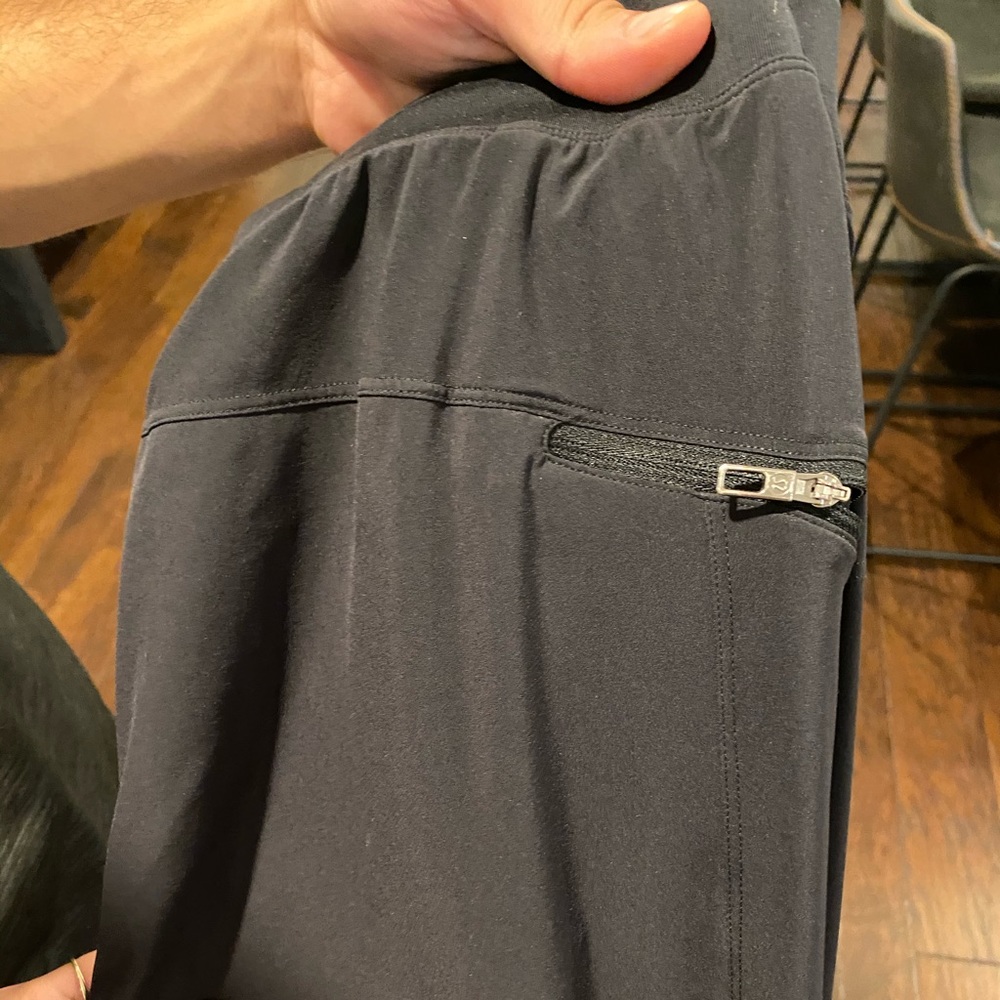 Lululemon men’s athletic pants-SIZE M